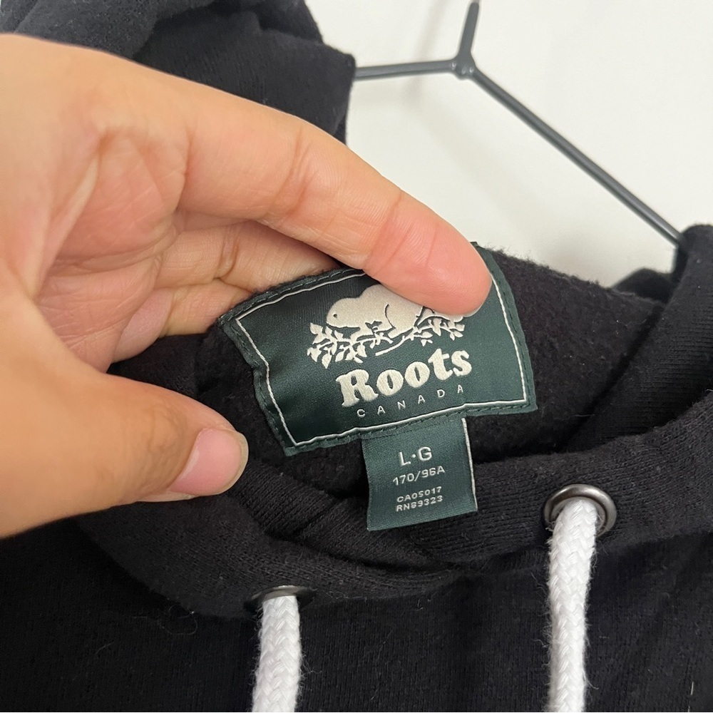 Roots Canada Black Logo Cozy Athletic Comfortable Hoodie - Picture 7 of 9
